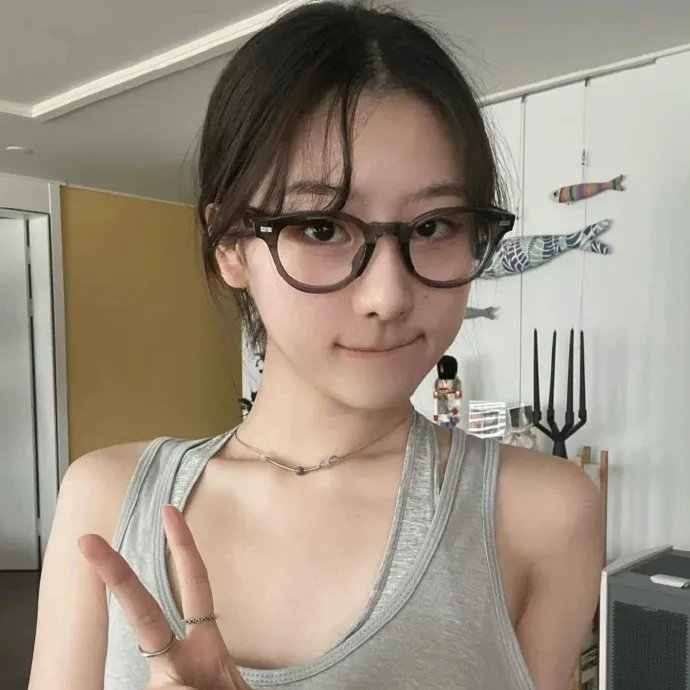 穿条纹衣的男孩